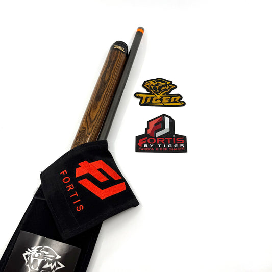 Tiger Traveler Cue: 58" length, 19 oz, SNIPER 12.5mm tip, Fortis LD shaft, 21.6 mm joint, stainless Tiger pin, Saber-T® ferrule, joint protector in a soft black velvet case. 